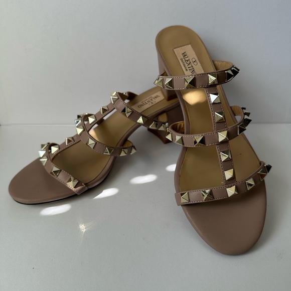 Valentino Garavani Rockstud Nude Leather Slide Sandals Gold Studs size 36 - Picture 10 of 12